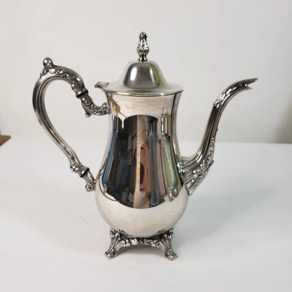 Oneida Silver Du Maurier Silverplate Coffee Pot  8 